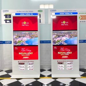 Máy KIOSK COMQ Q-Kiosk 65A PBC - 65'' có trạm sạc pin
