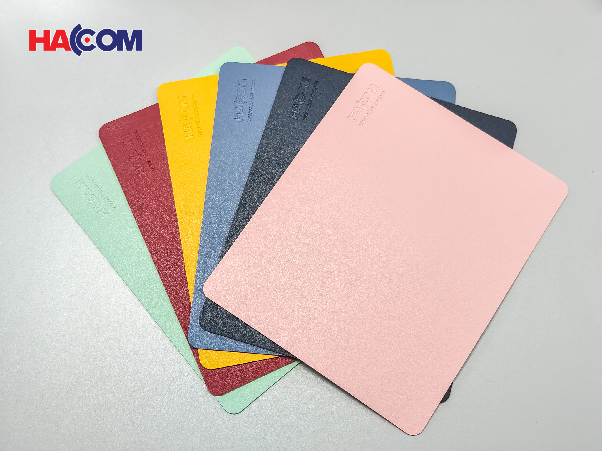 Bàn di chuột da PU kích thước 26x21cm, in logo, website HACOM